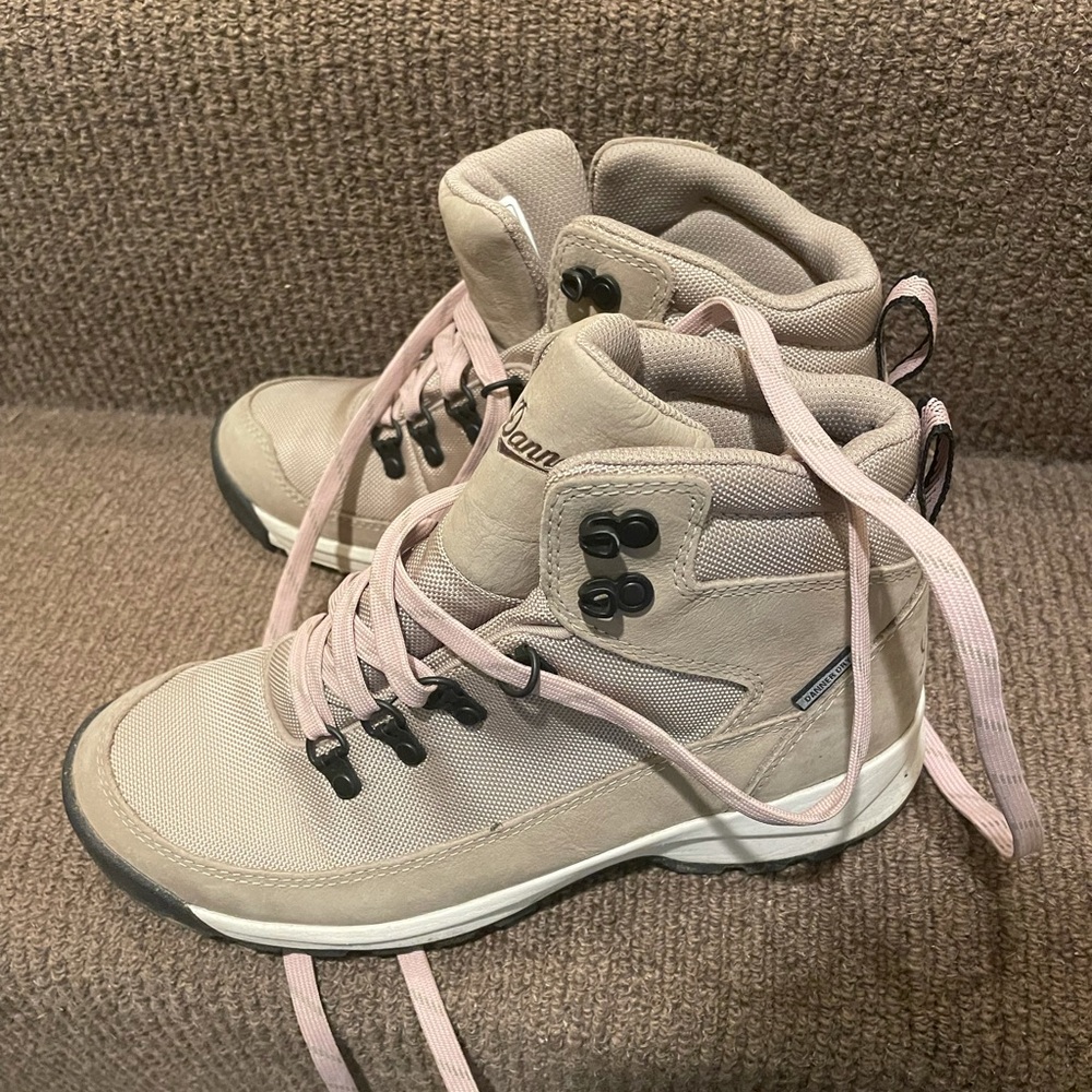 Women’s danner hiking boots, worn once. Size 6.5